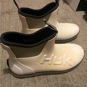 HUK winter booties